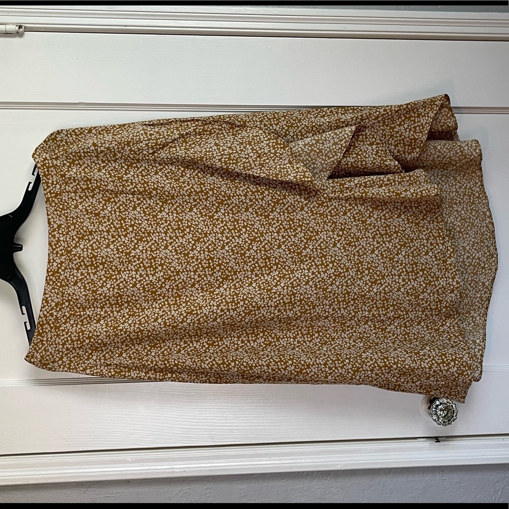 Mid length skirt